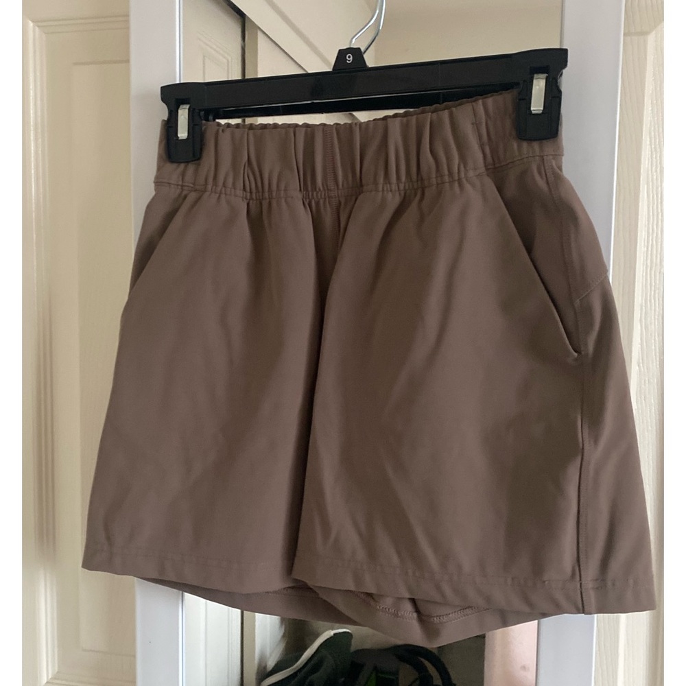 Aritzia The Group Babaton Weekender Shorts XS